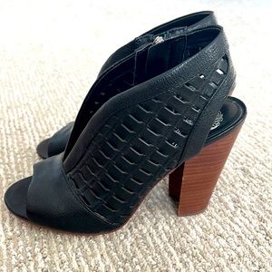 Womens 7 Vince Camuto black sandal bootie heels